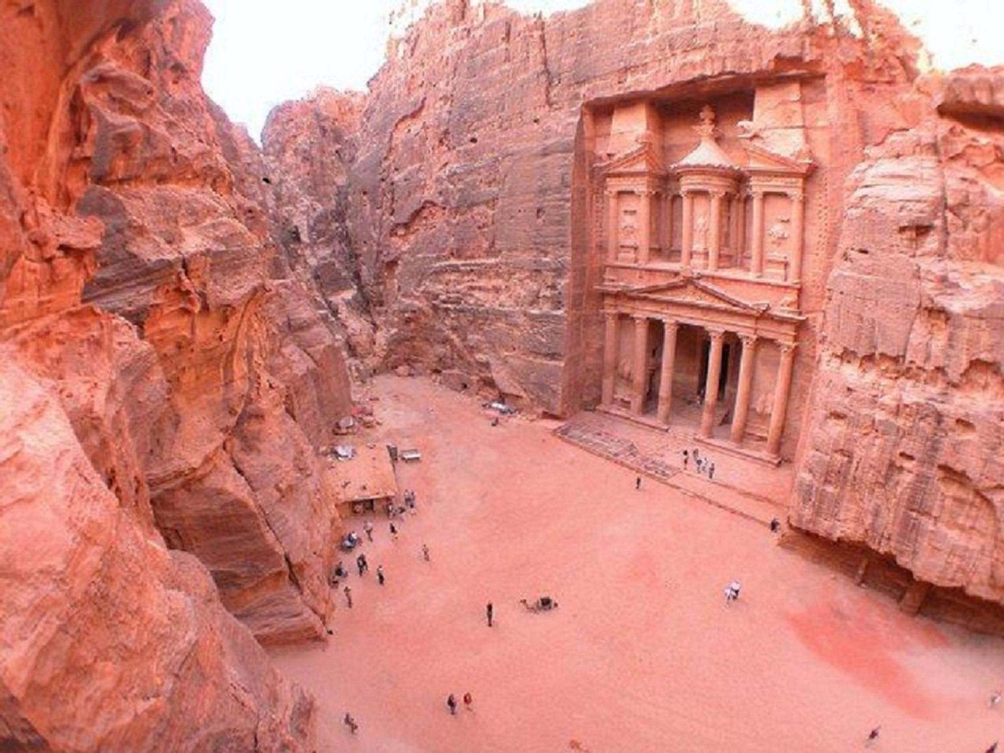 Petra Guests Hotel Wadi Musa Exterior photo